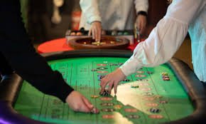Pertandingan PUBG Mobile profesional dengan tim dari Jakarta dan Surabaya di platform elitetogel